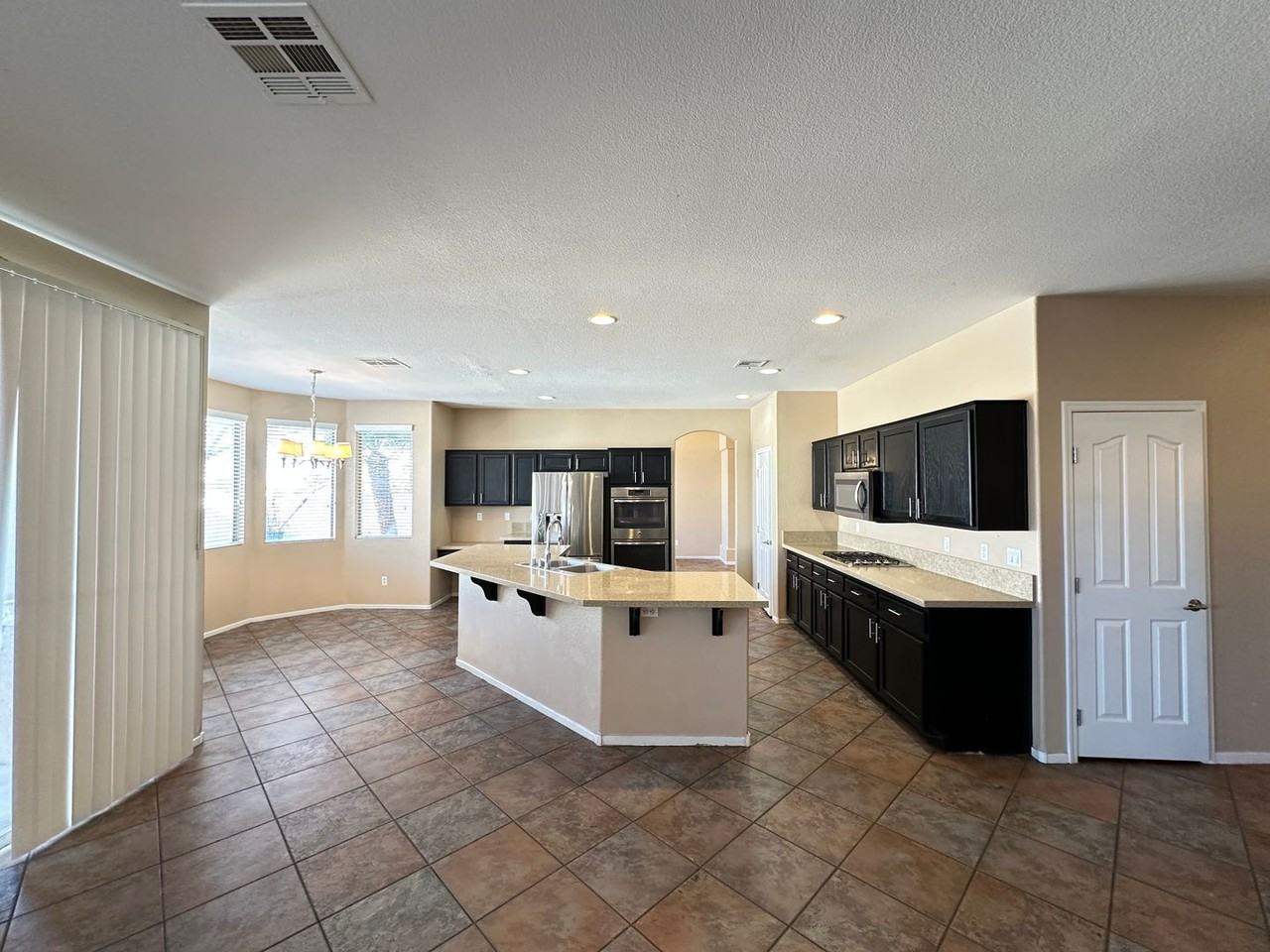 10400 Falls Church Ave - Photo 5 of 32