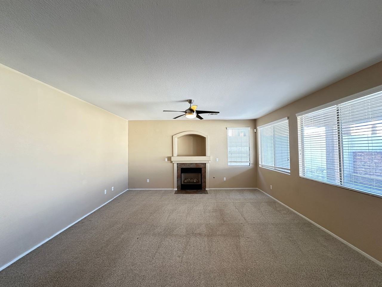 10400 Falls Church Ave - Photo 6 of 32