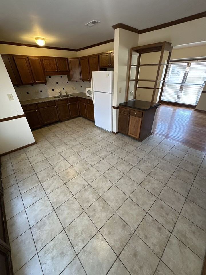 4708 Courtside Pl #D - Photo 4 of 12