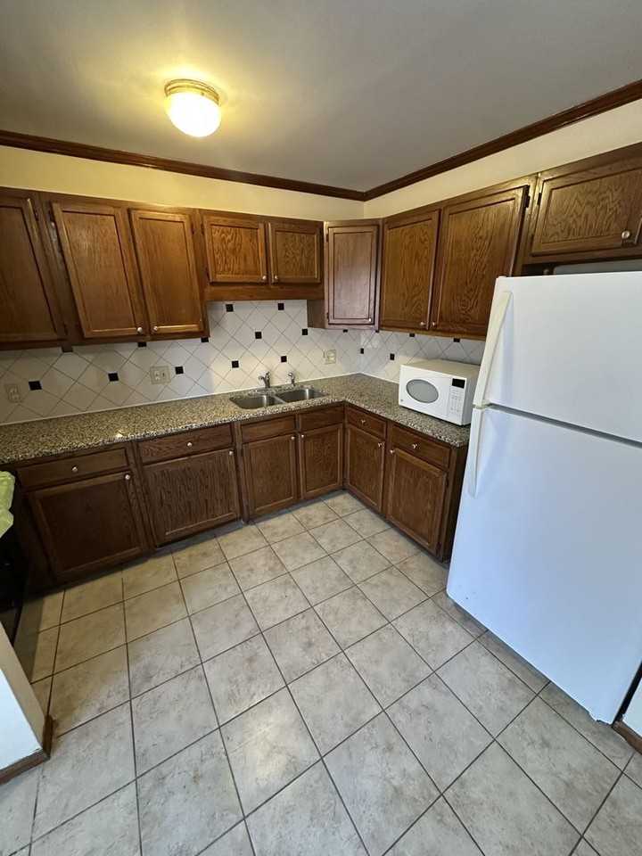 4708 Courtside Pl #D - Photo 5 of 12