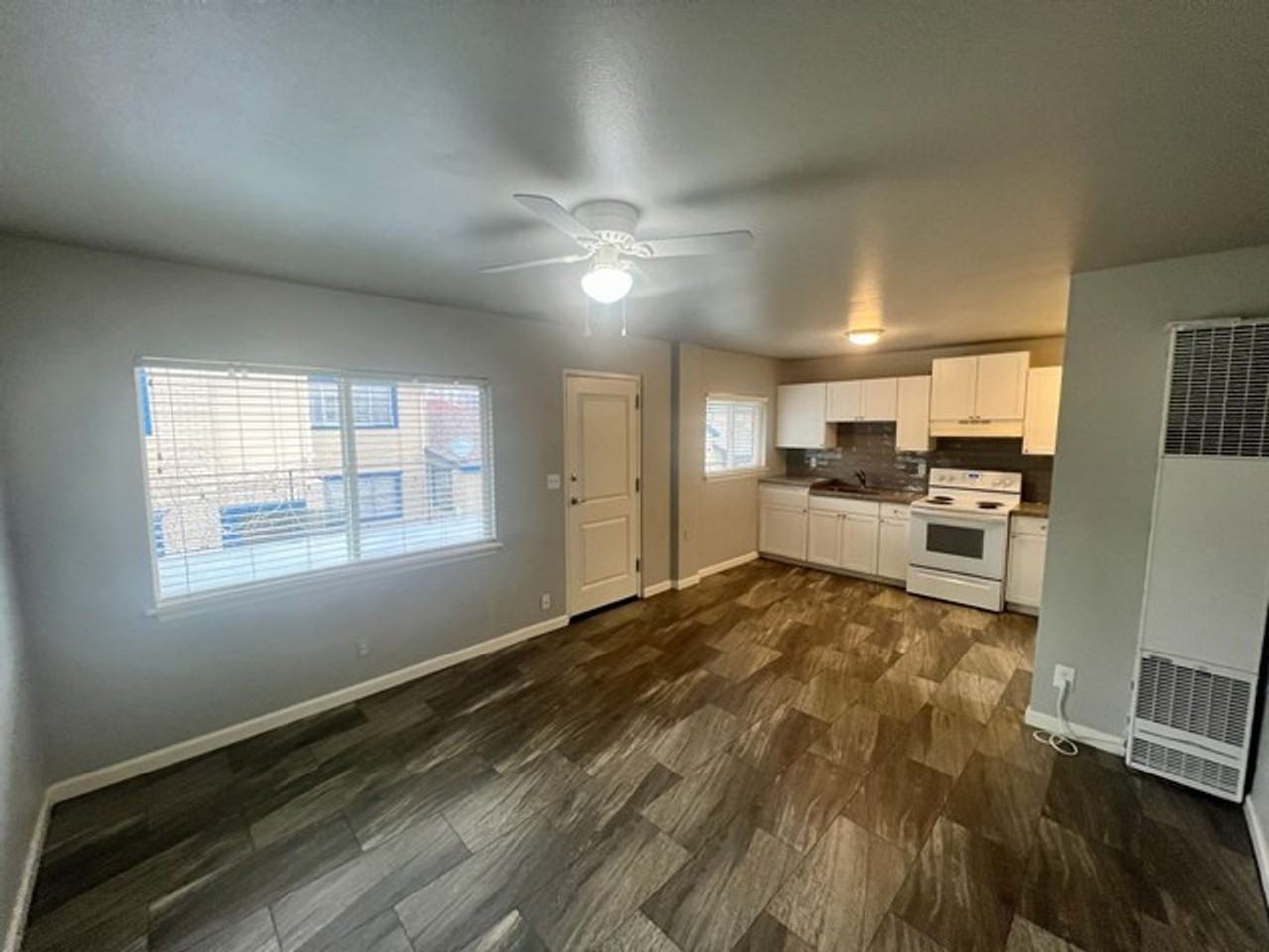 760 Moran St #G - Photo 3 of 9