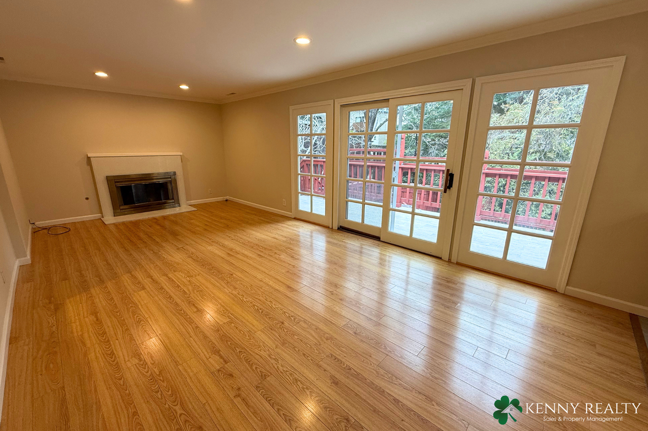 1041 Sunset Dr - Photo 4 of 32