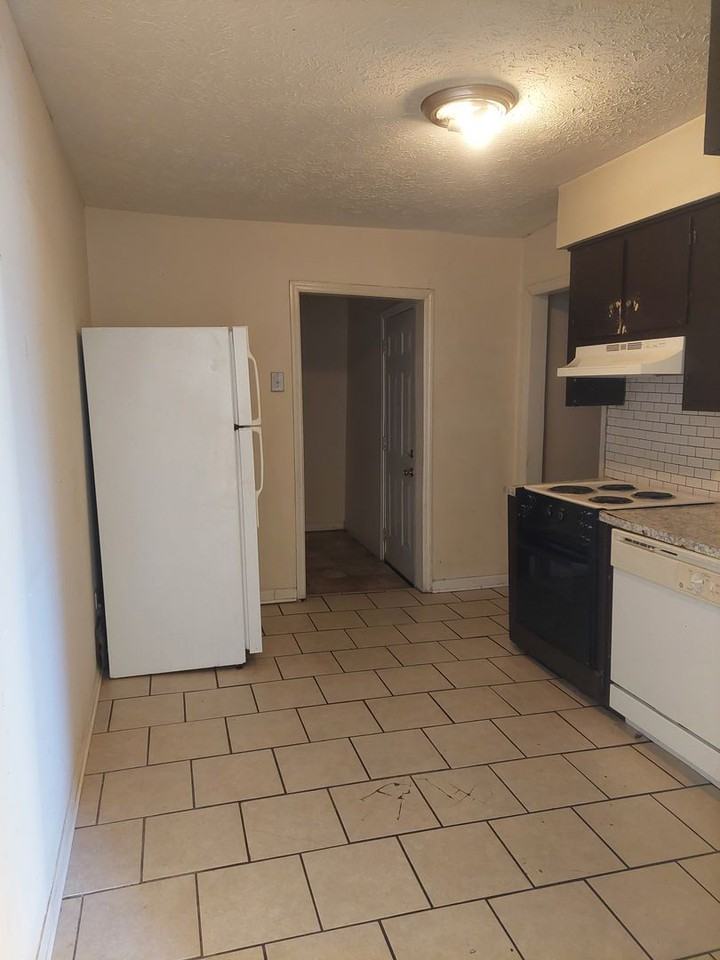 1015 12th Ave #B - Photo 4 of 9