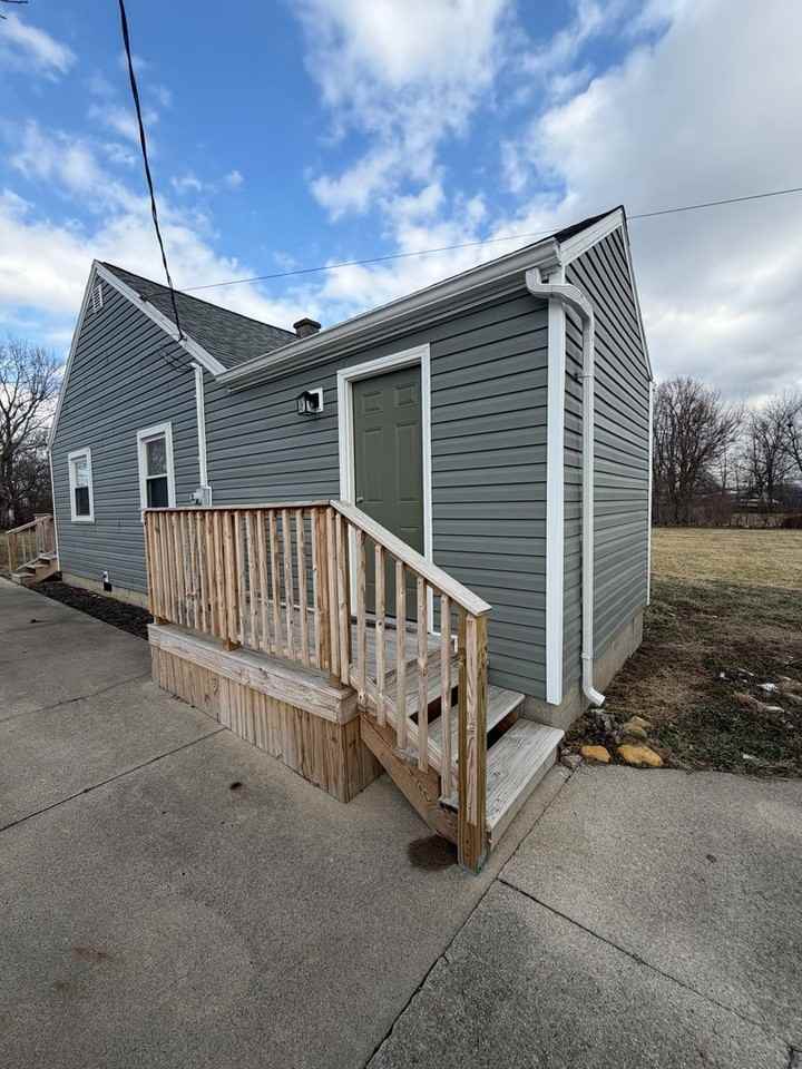 405 E Cowing Dr - Photo 2 of 15