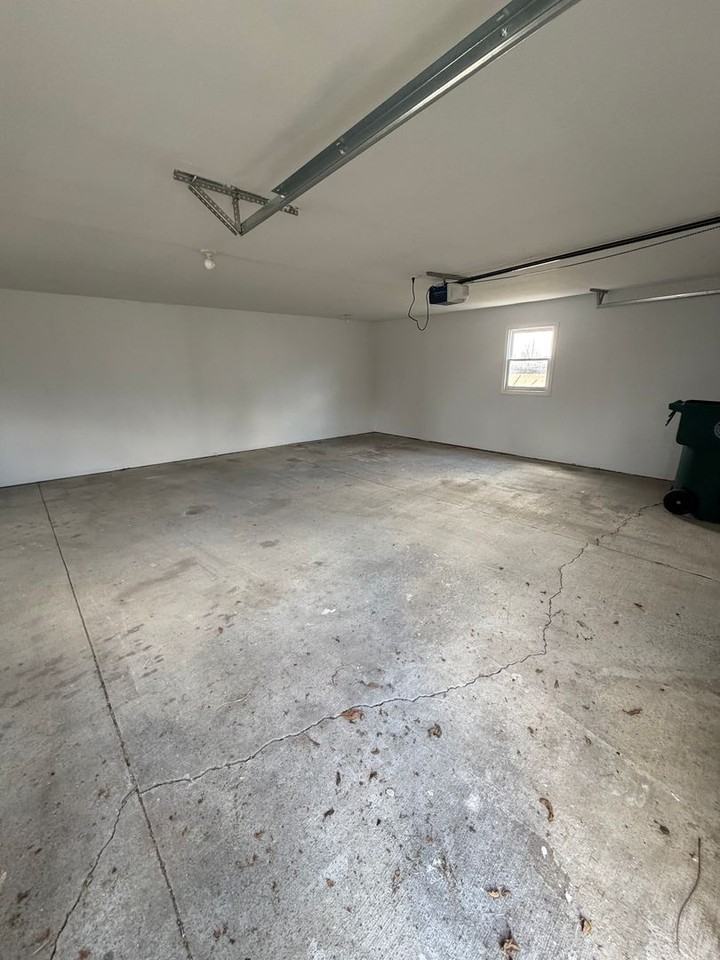 405 E Cowing Dr - Photo 4 of 15