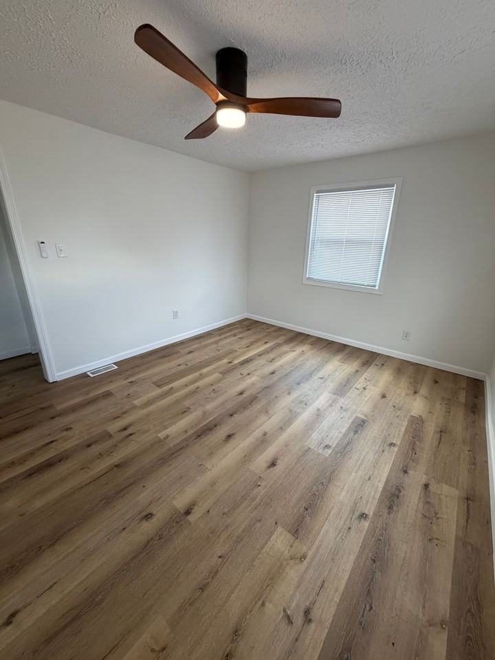 405 E Cowing Dr - Photo 6 of 15