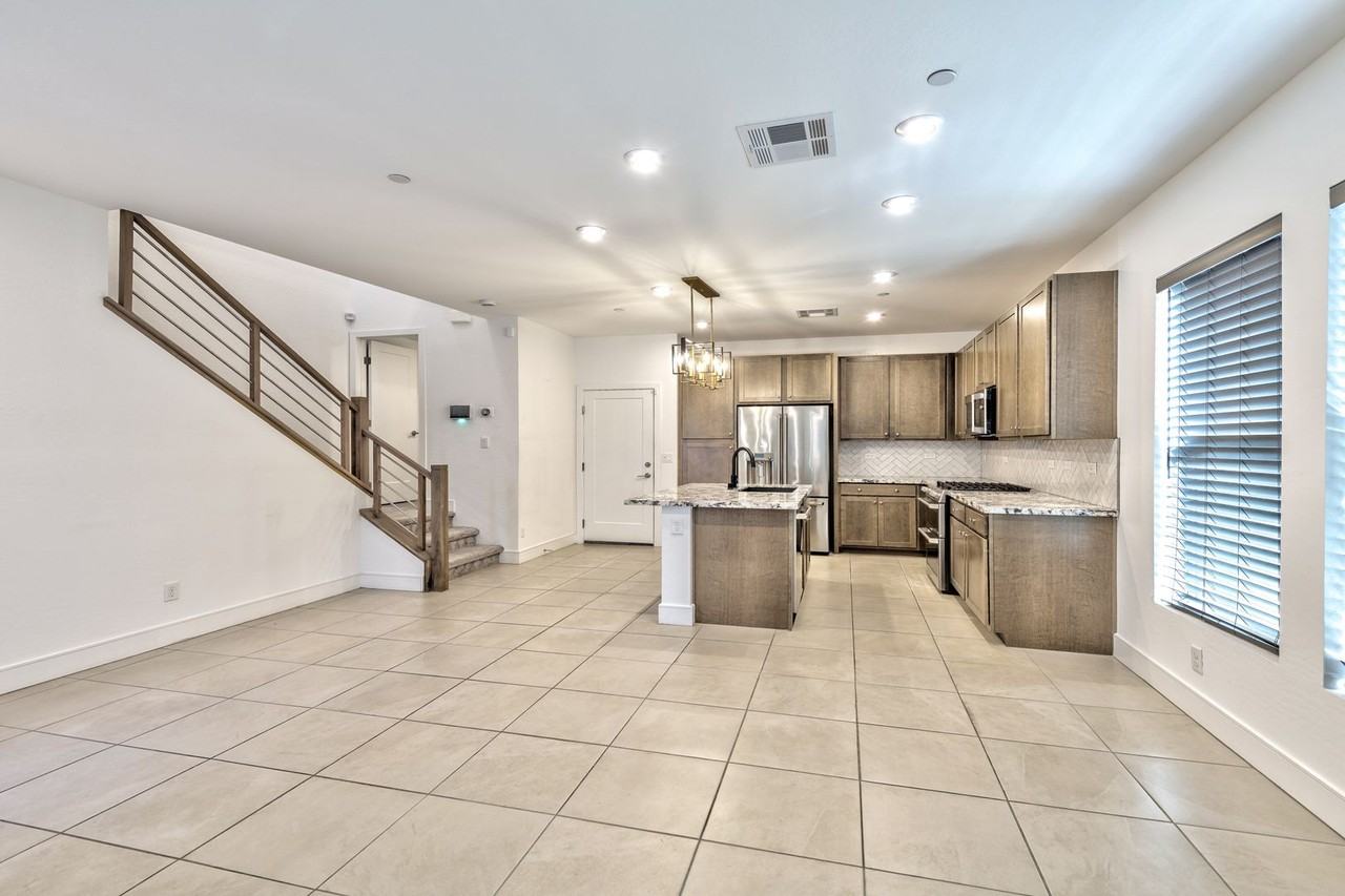 9893 Agate Creek St - Photo 2 of 16