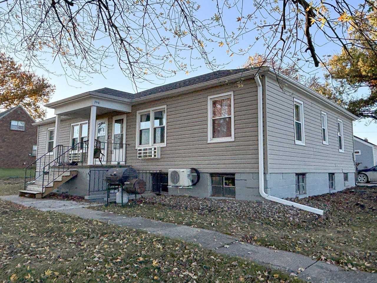 704 Hickory St - Photo 3 of 23