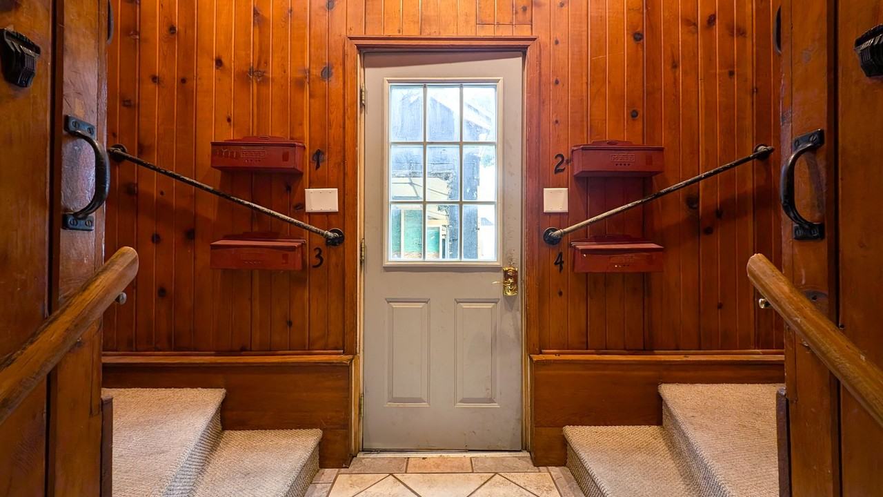 704 Hickory St - Photo 5 of 23