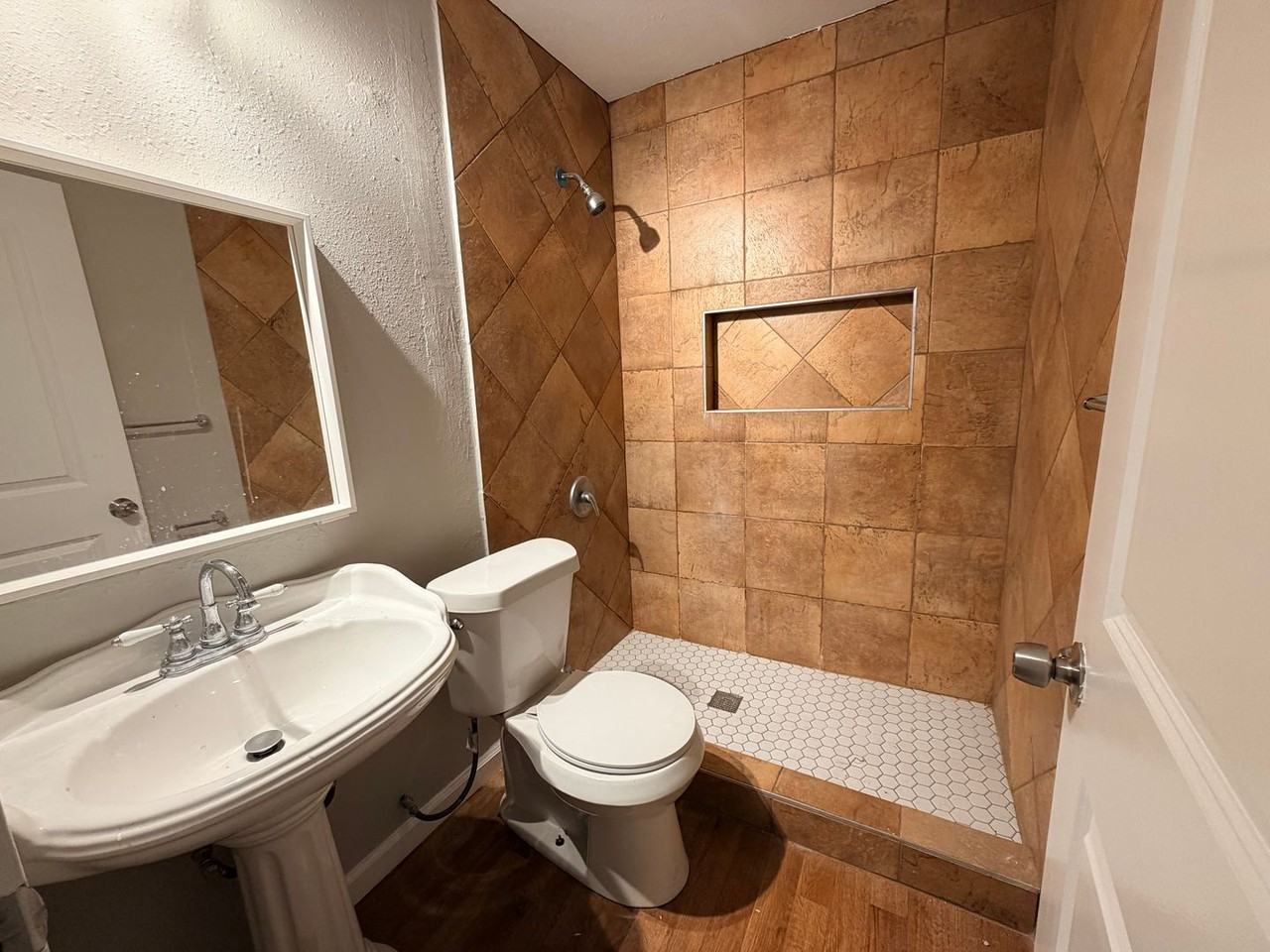 3817 Collin St - Photo 7 of 10