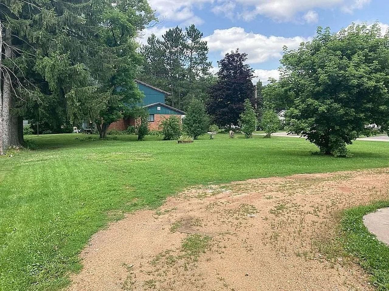 504 Freiburger Ave - Photo 6 of 34