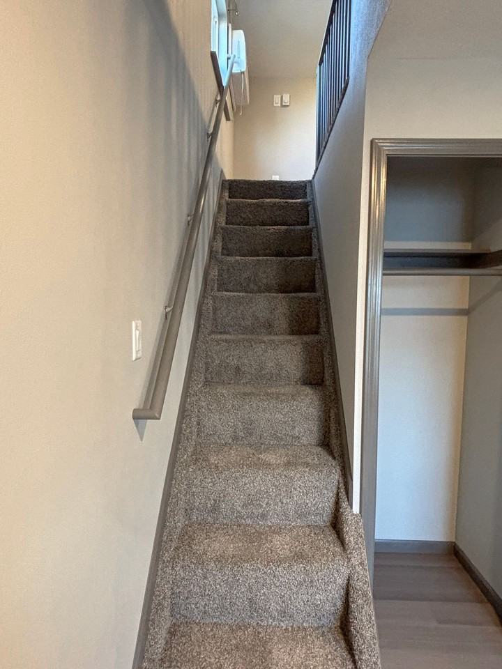 Duplex: Fully Remodeled 2024 Now Available - Photo 7 of 9