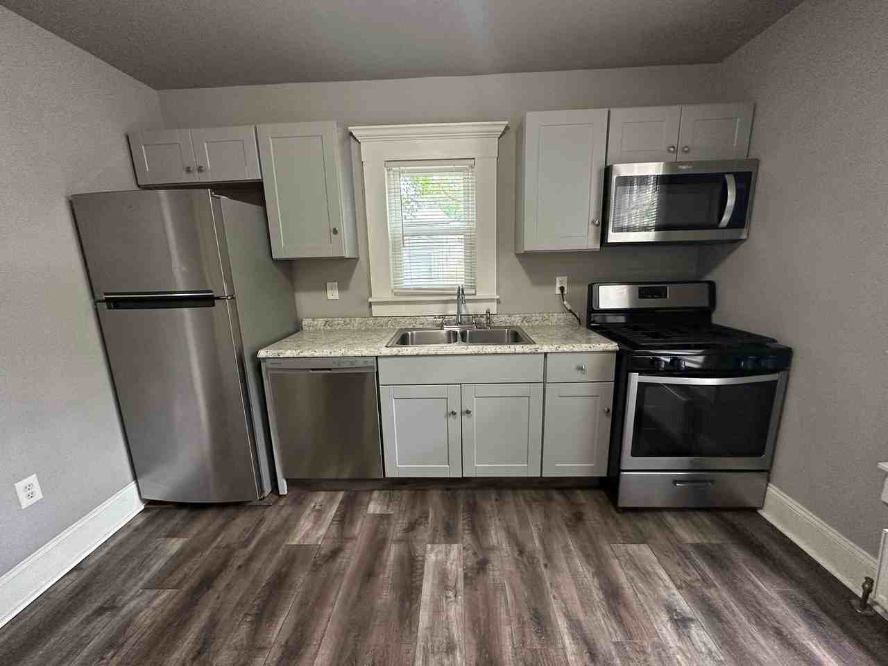 403 W Columbia Ave - Photo 3 of 7