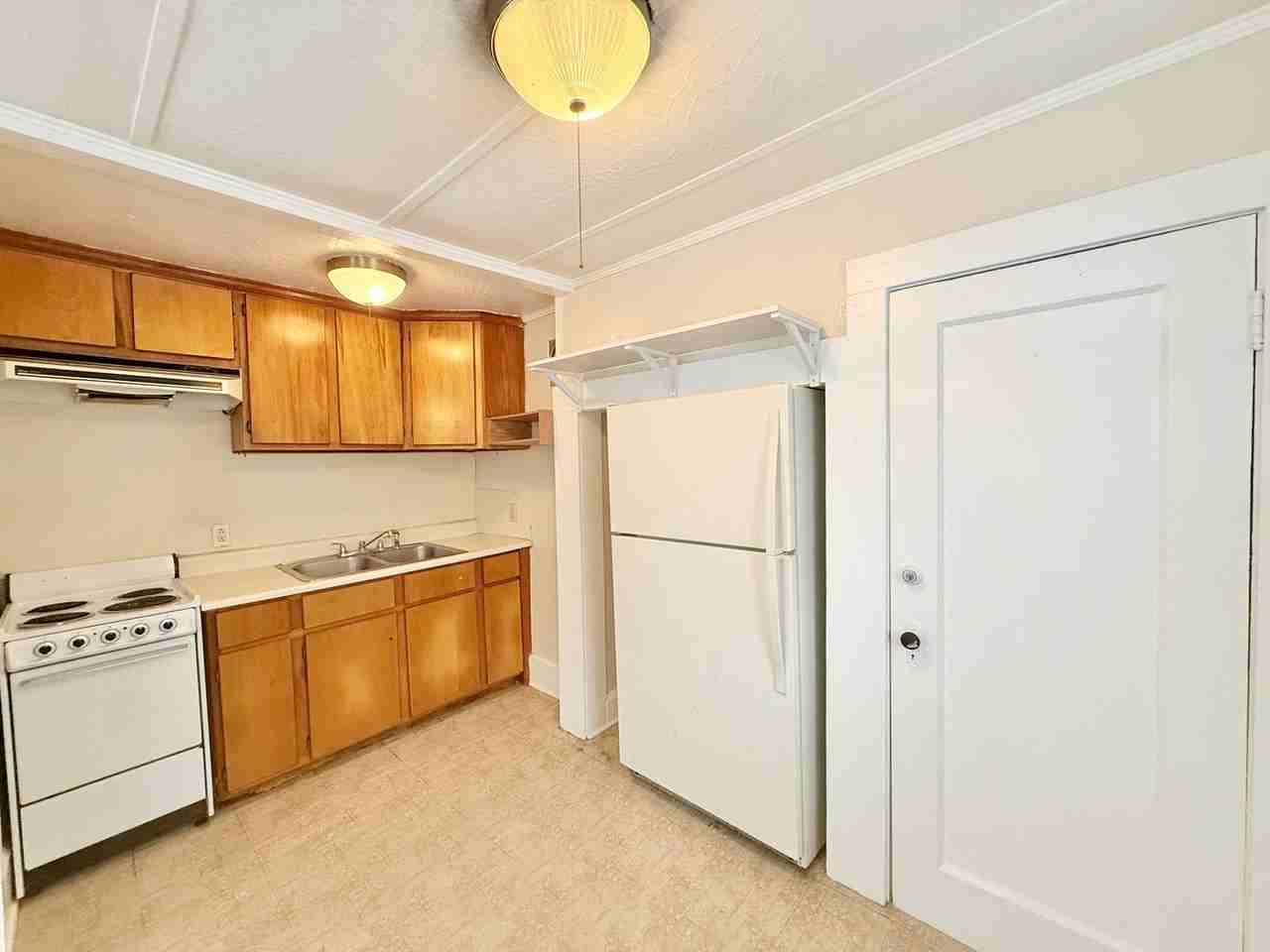 1720 E La Rua St #B - Photo 4 of 7