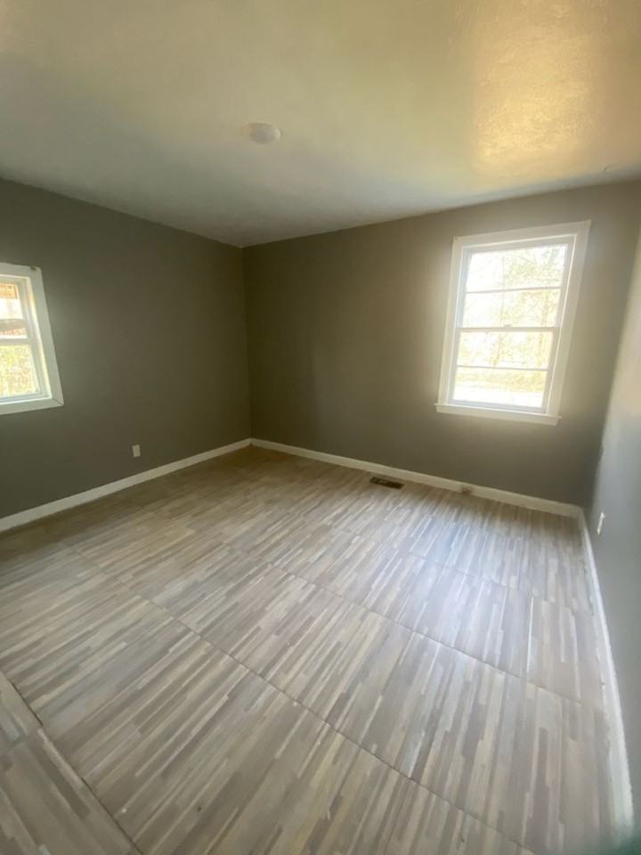 1140 Baker Cir - Photo 3 of 6