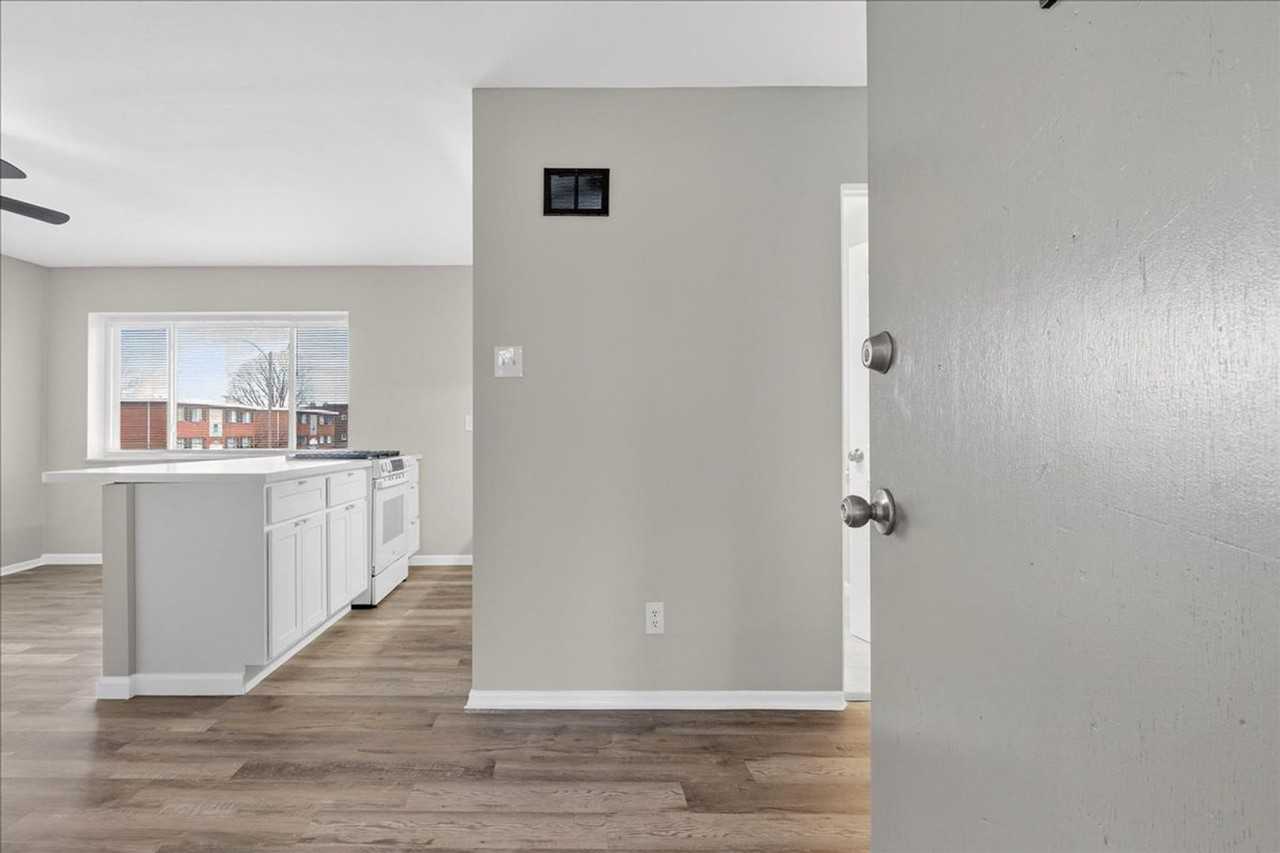 3530 Morganford Rd - Photo 4 of 20