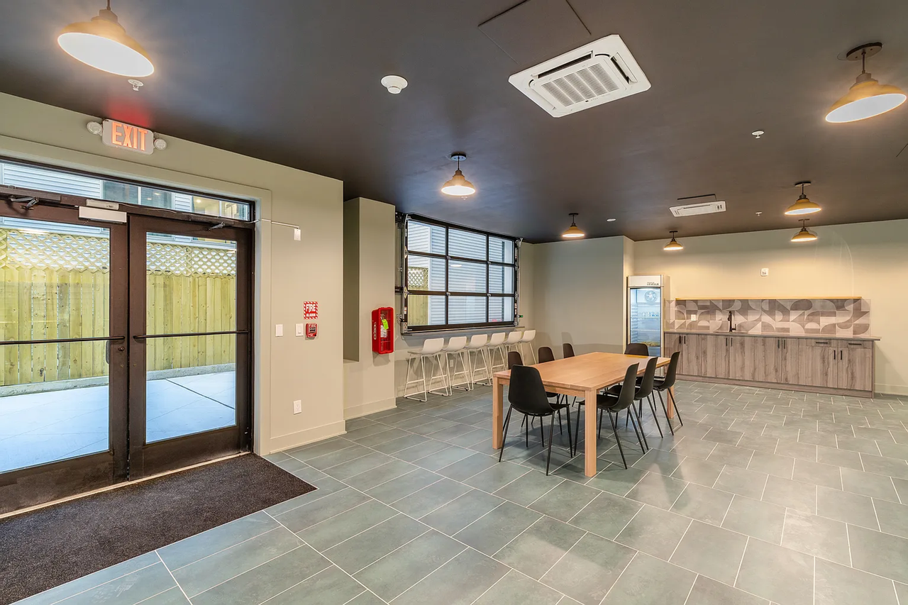 629 W Girard Ave - Photo 5 of 44