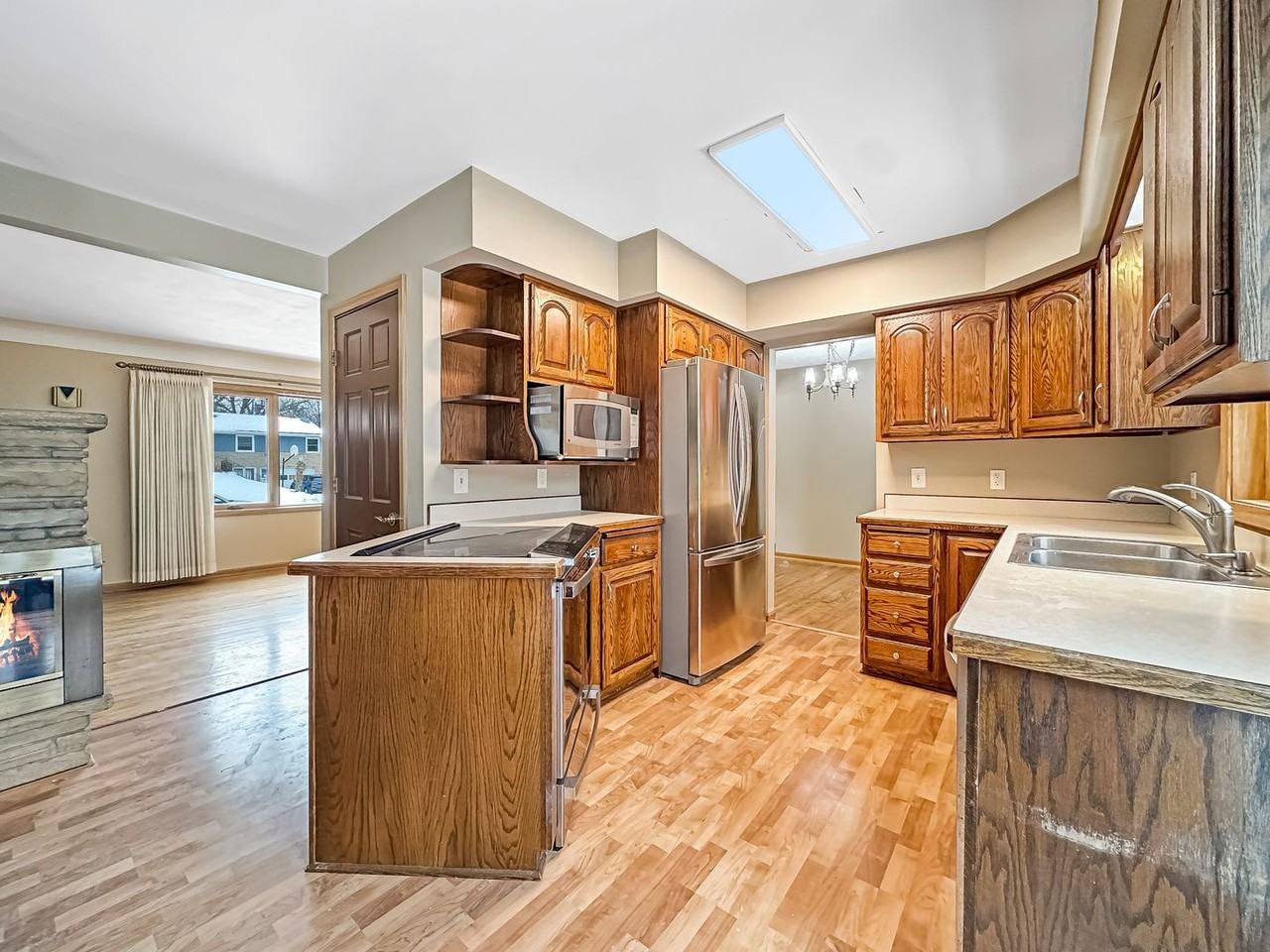 4624 Maryland Ave N - Photo 2 of 24