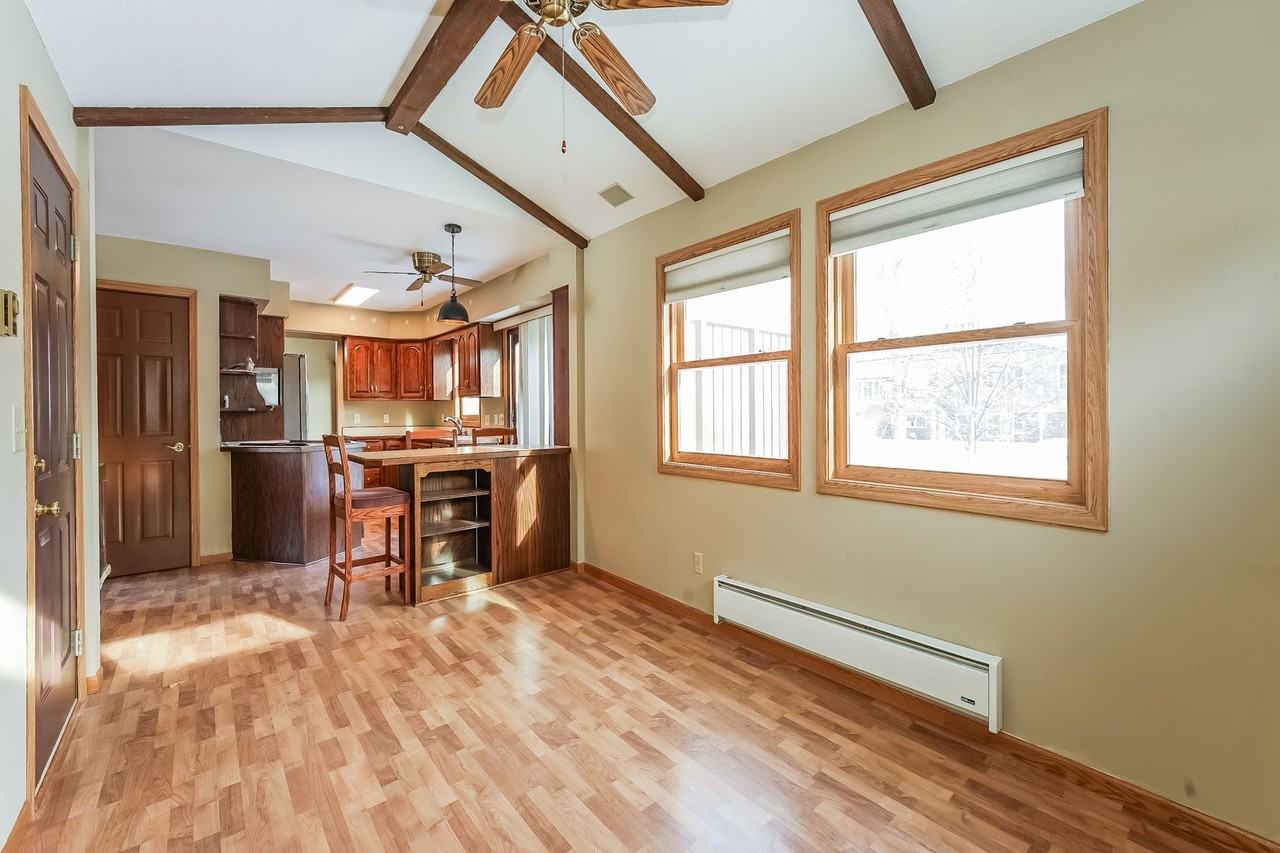 4624 Maryland Ave N - Photo 5 of 24