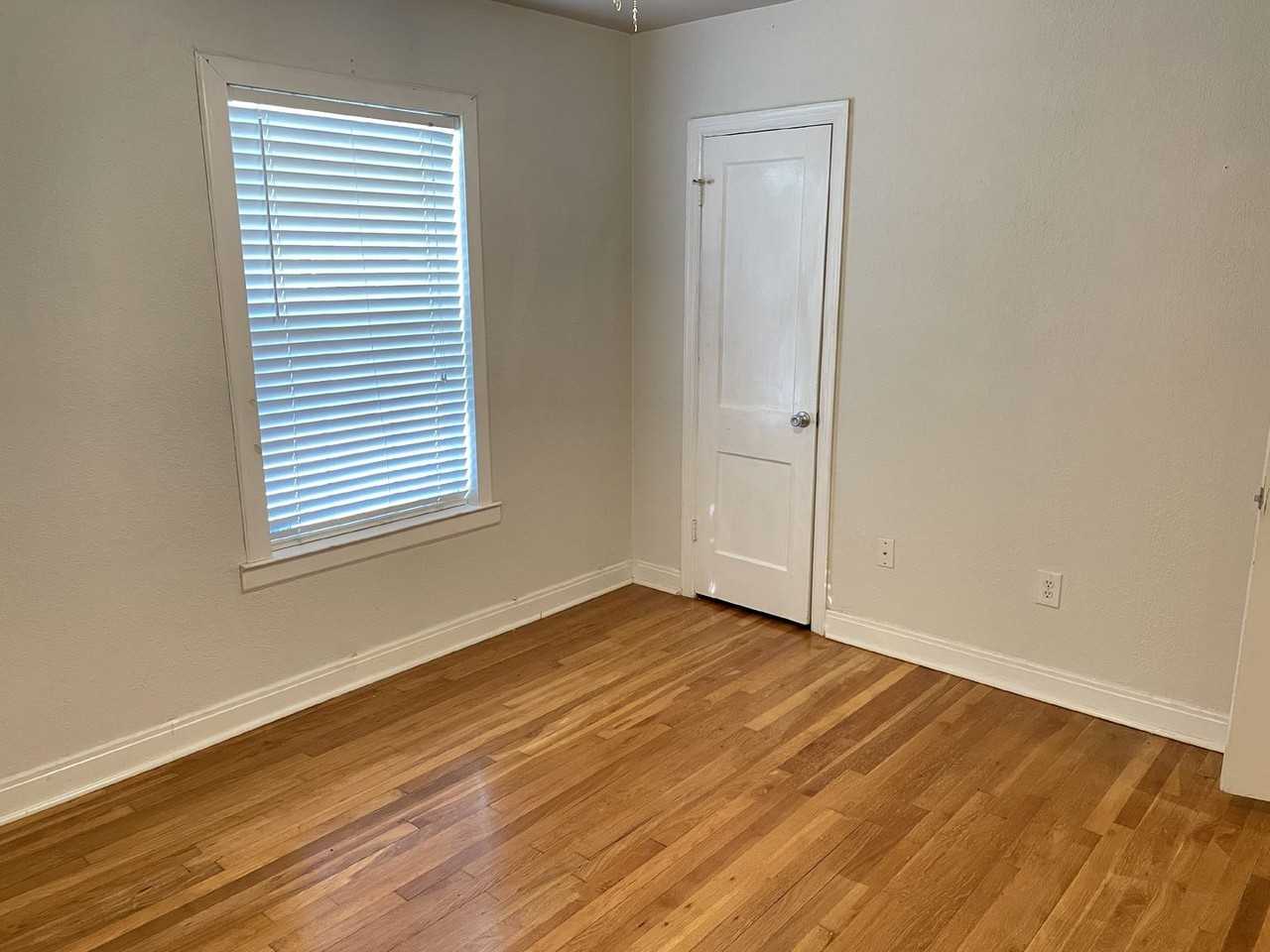 2706 27th St - Photo 3 of 18