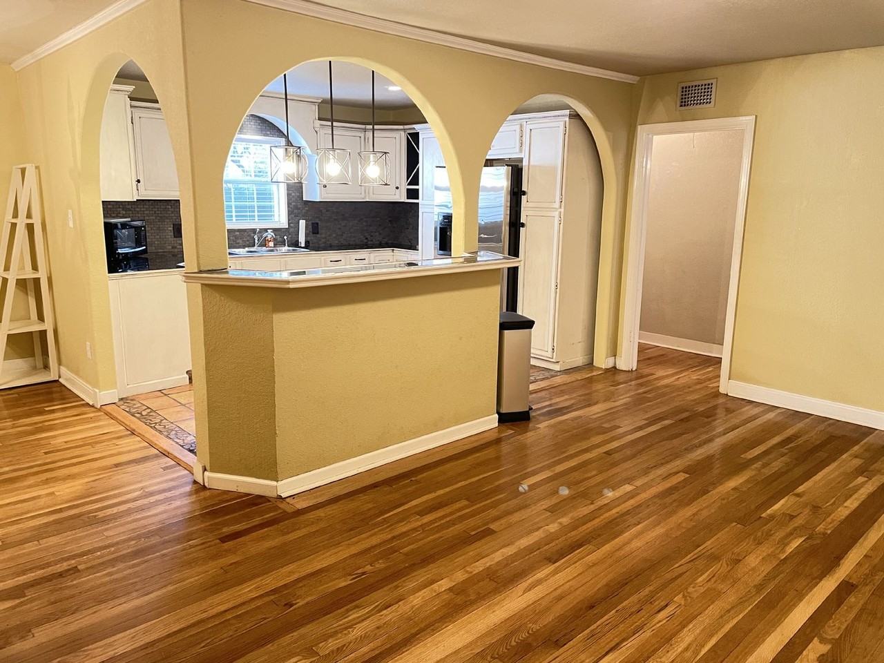 2706 27th St - Photo 4 of 18