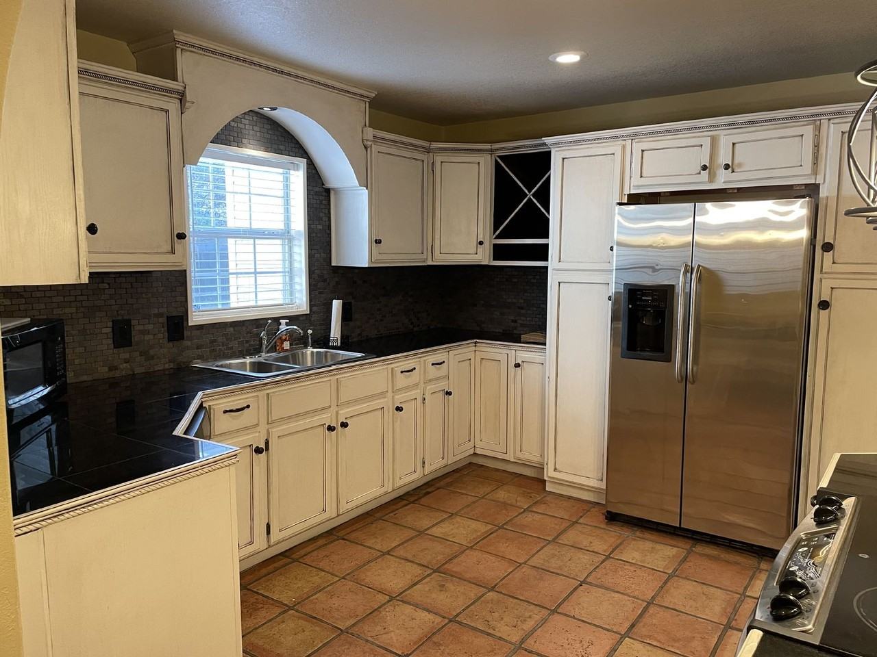 2706 27th St - Photo 5 of 18