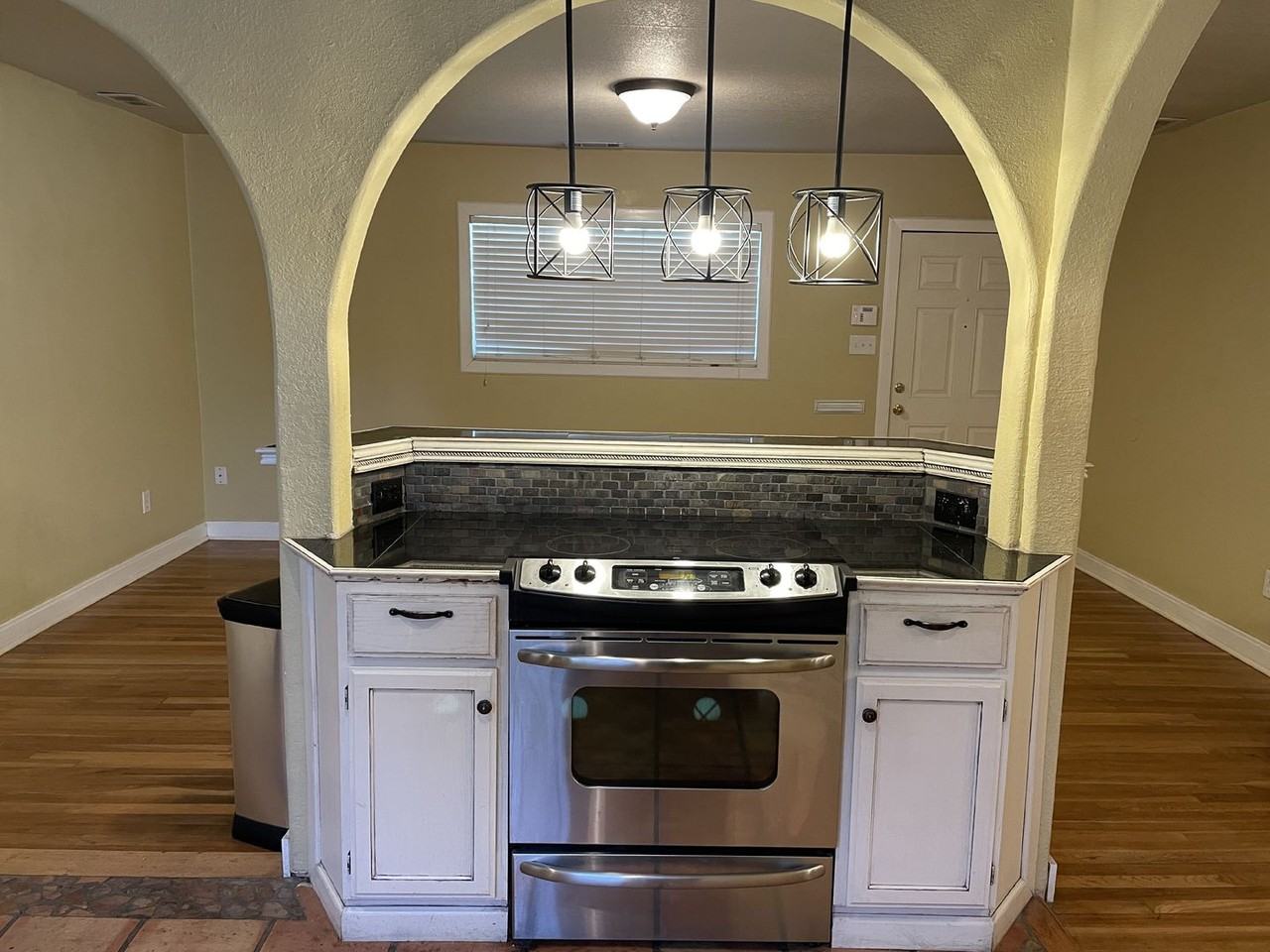 2706 27th St - Photo 6 of 18