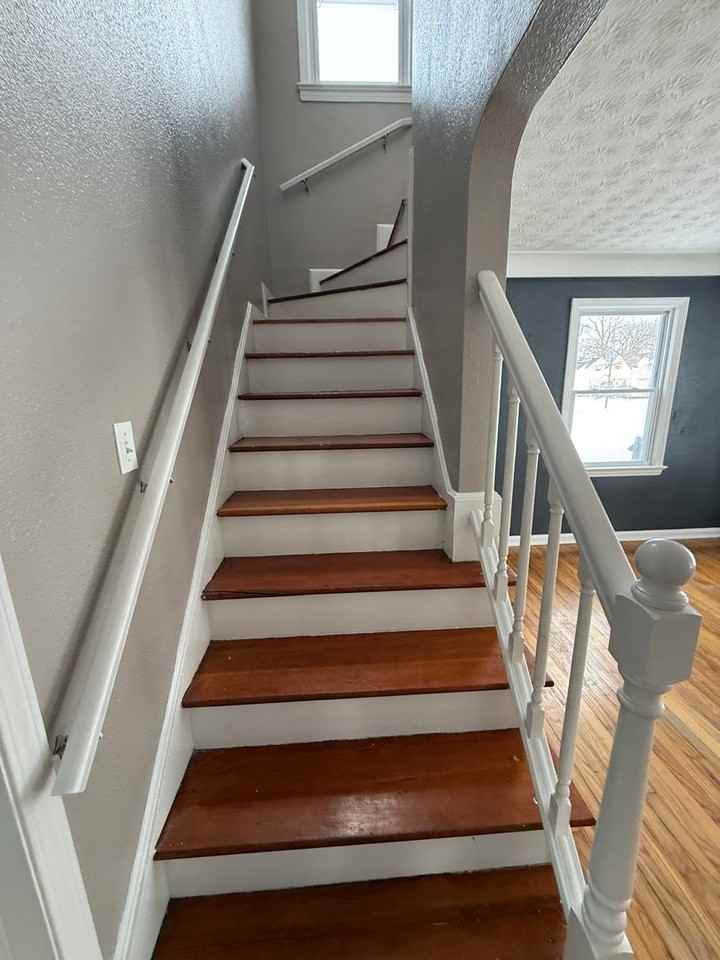 18709 Waterbury Ave - Photo 2 of 9