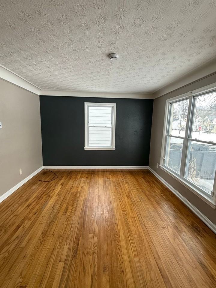 18709 Waterbury Ave - Photo 3 of 9