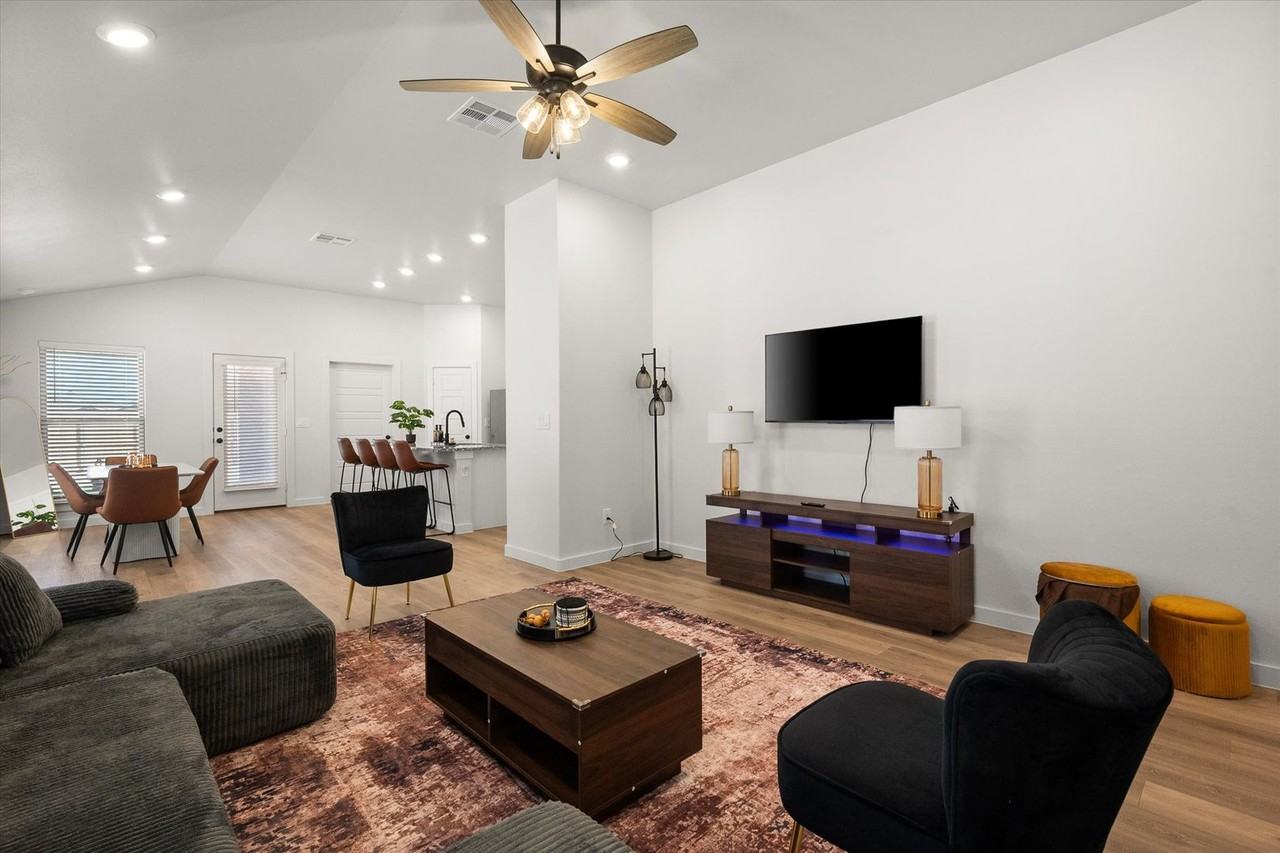 2141 Langford Ave - Photo 6 of 29