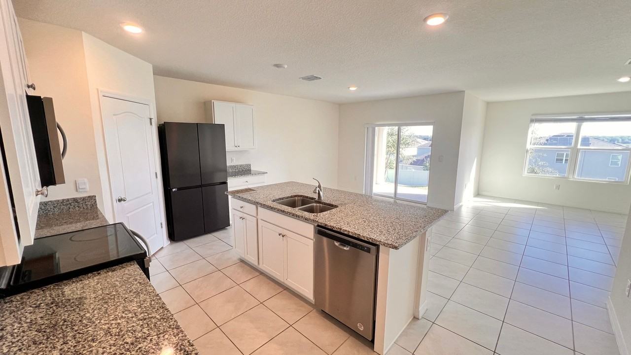 1830 Hackberry St - Photo 4 of 32