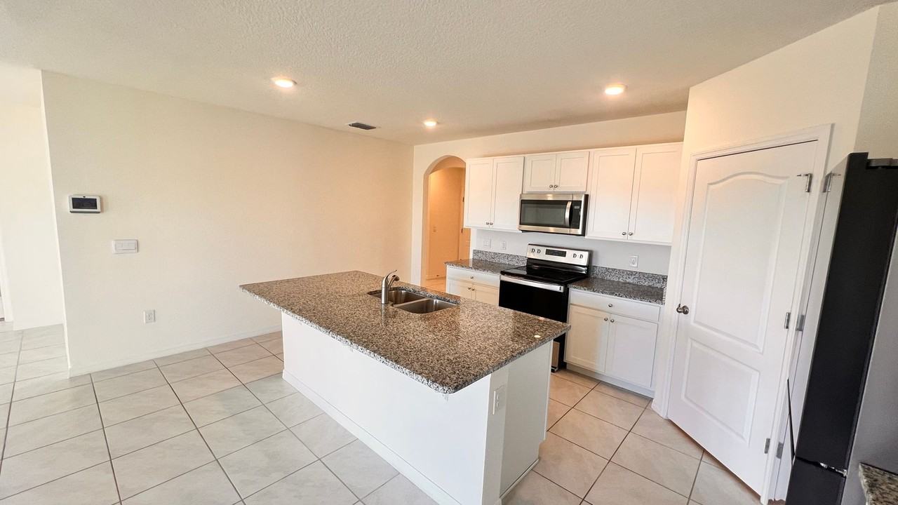 1830 Hackberry St - Photo 5 of 32