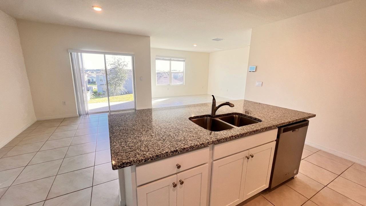 1830 Hackberry St - Photo 6 of 32