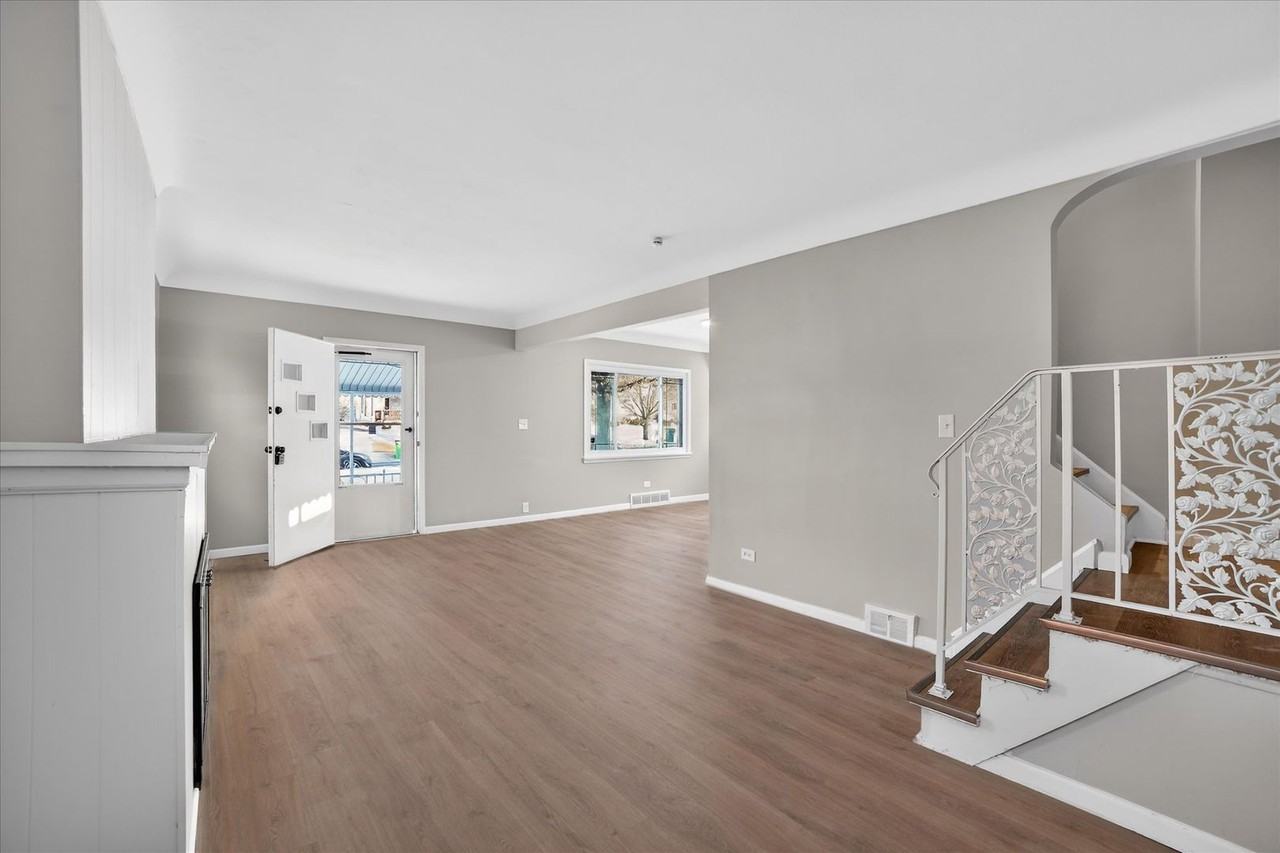 8910 Mccracken Blvd - Photo 2 of 24