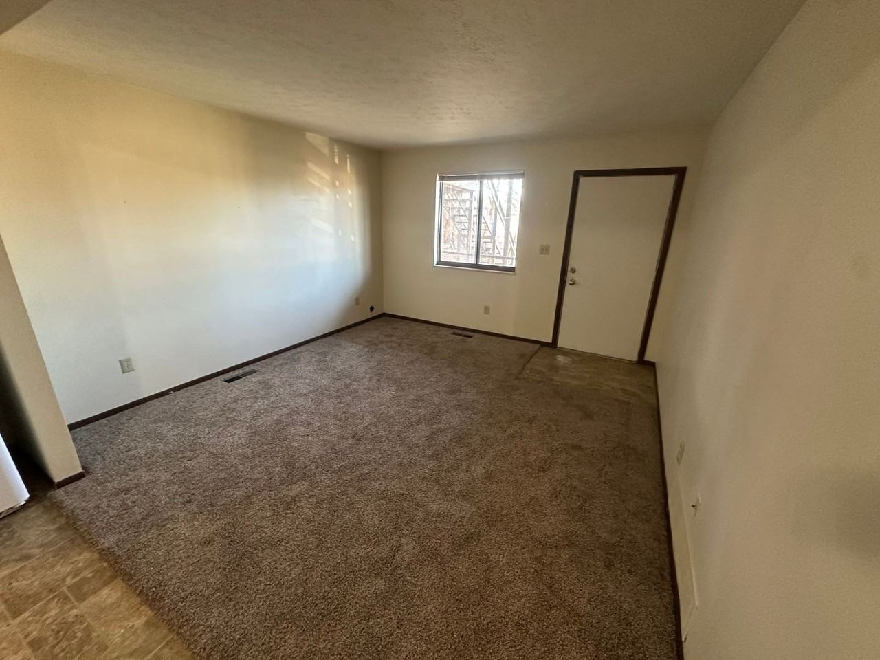 1202 19th St - Photo 3 of 8