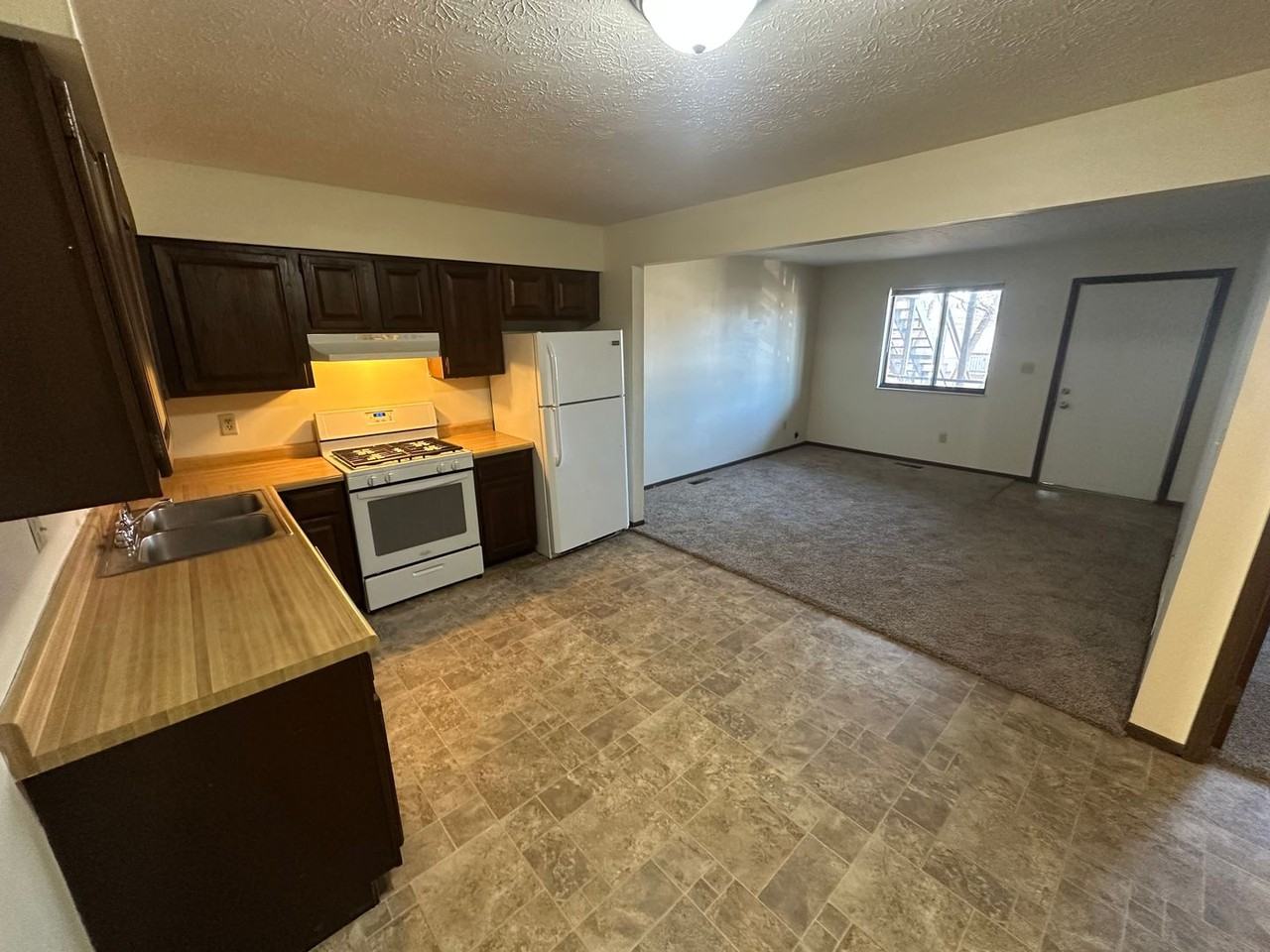 1202 19th St - Photo 4 of 8