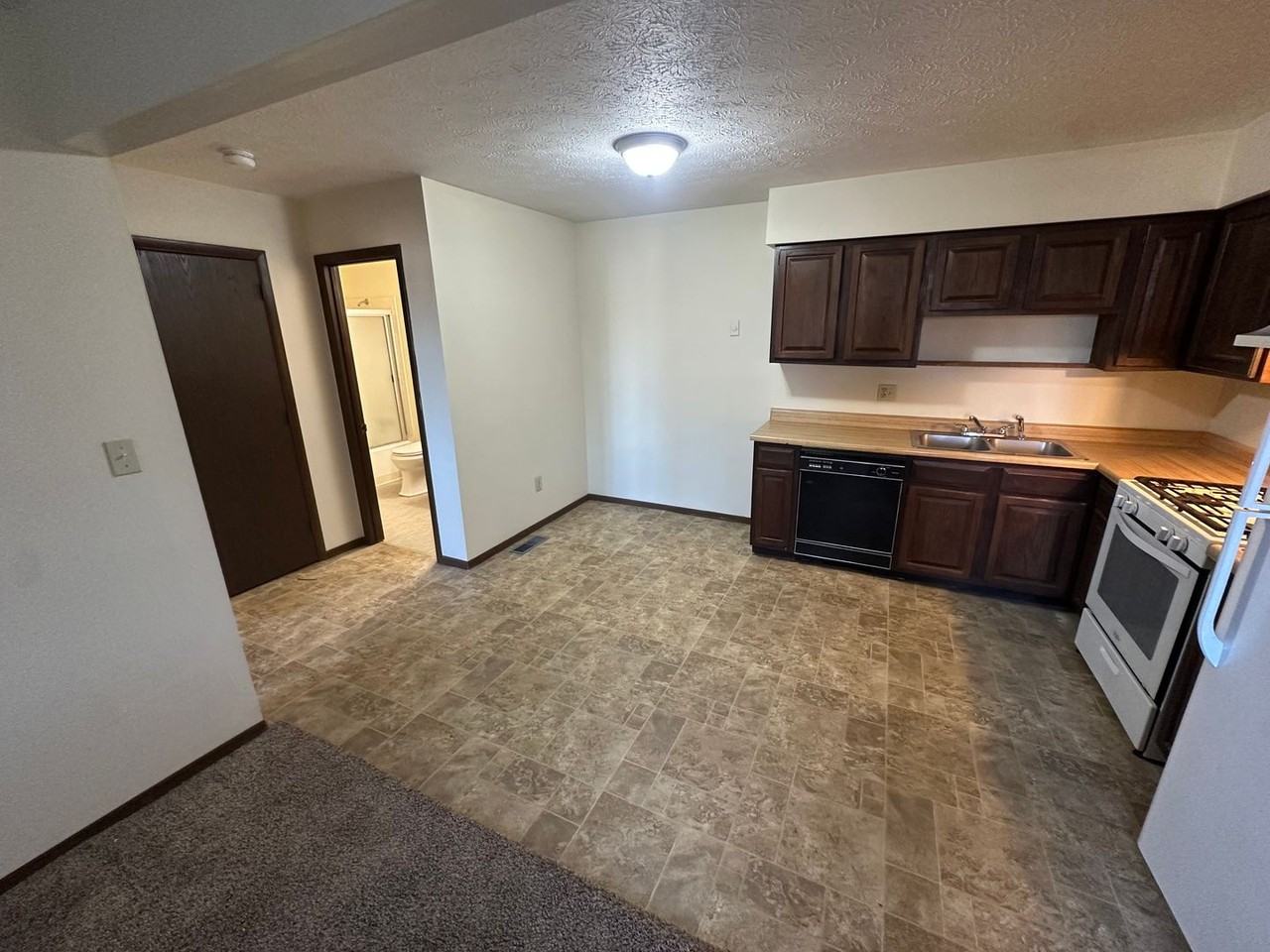 1202 19th St - Photo 6 of 8