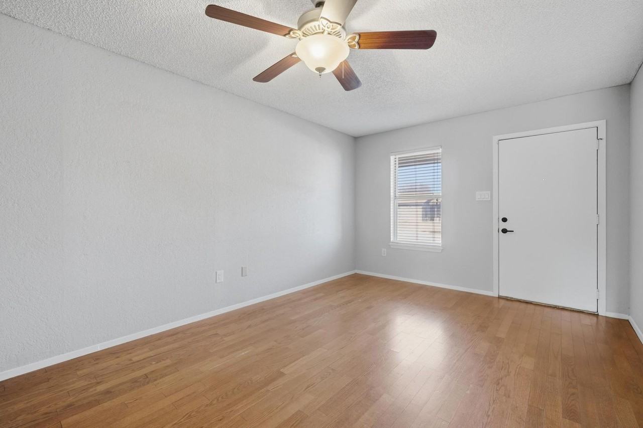 1125 Cornell Dr - Photo 6 of 38