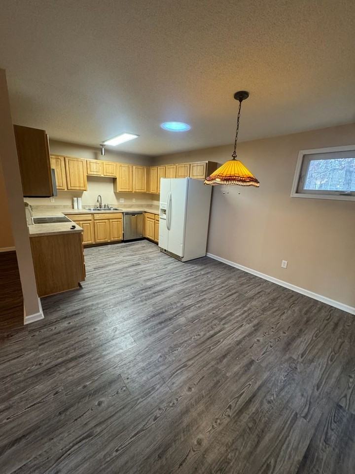 110 Smallwood Dr - Photo 2 of 12