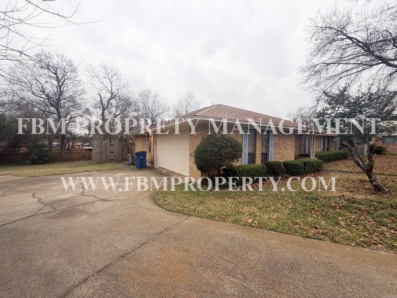 1103 Scarlet Oaks Cir - Photo 3 of 33