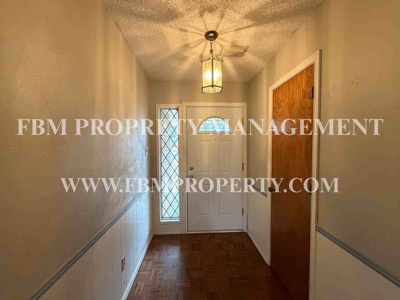 1103 Scarlet Oaks Cir - Photo 4 of 33