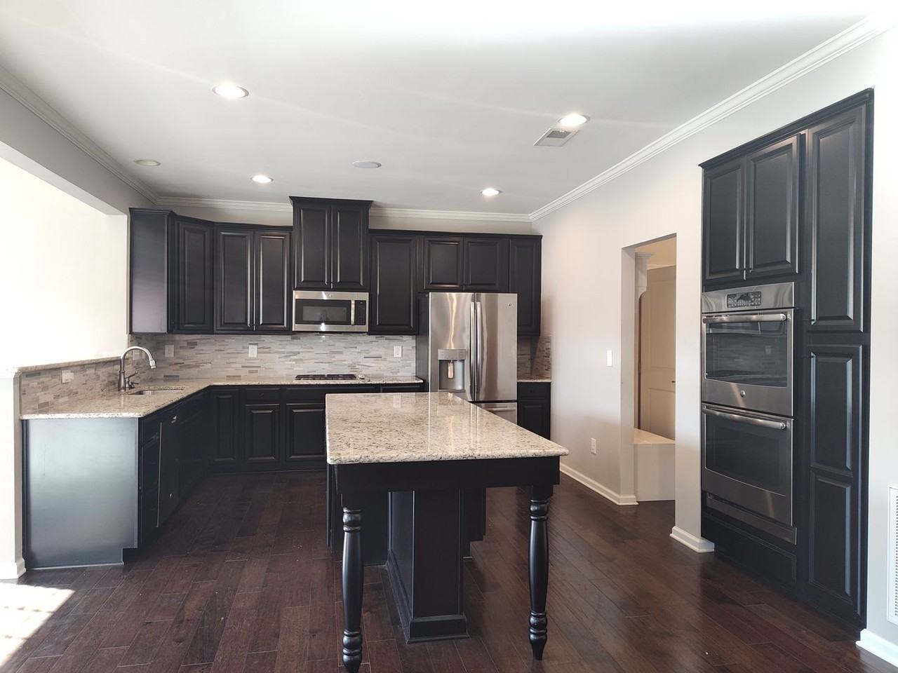 190 Welcombe St - Photo 2 of 40