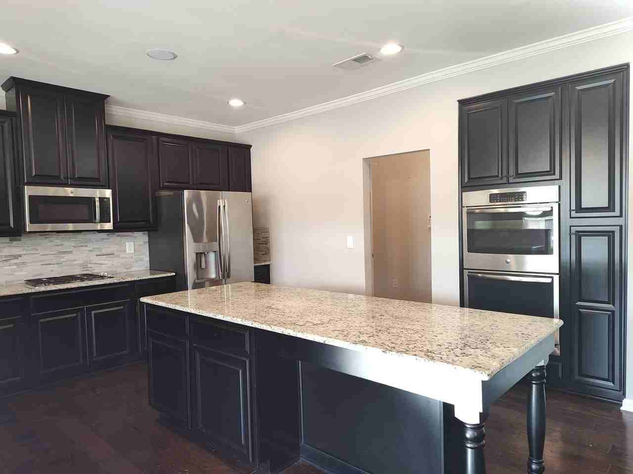 190 Welcombe St - Photo 3 of 40