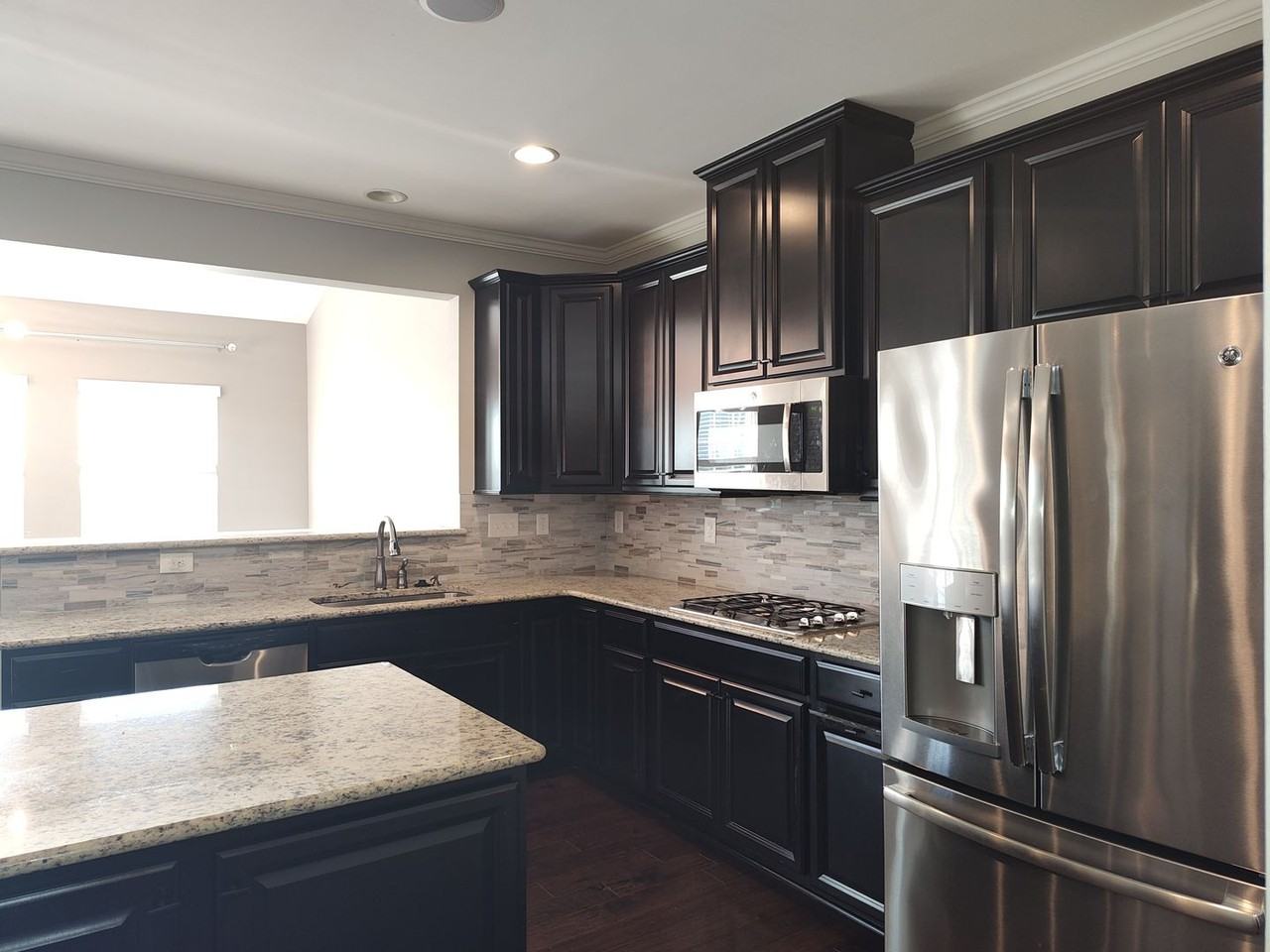 190 Welcombe St - Photo 4 of 40