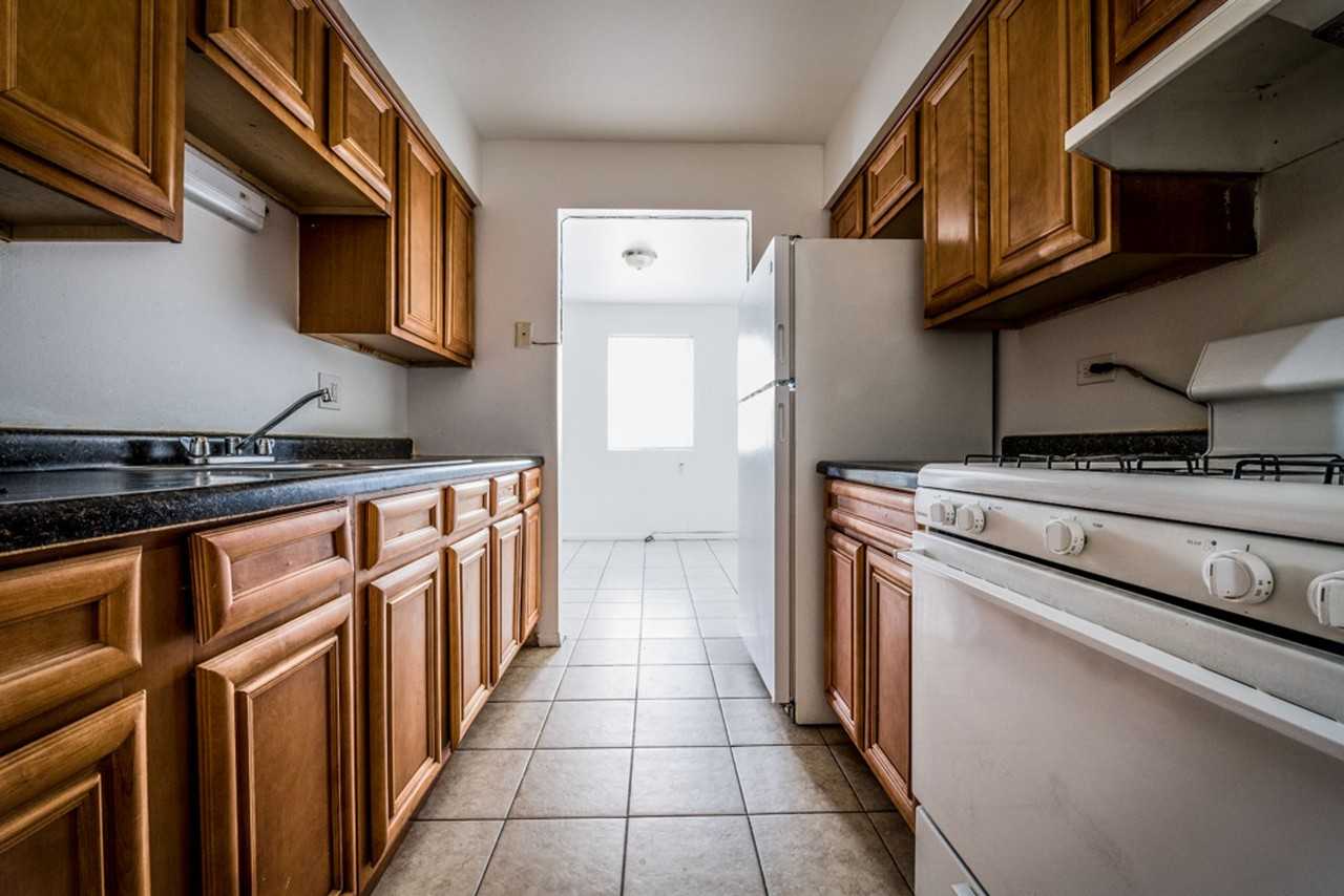1677 State - Photo 5 of 19