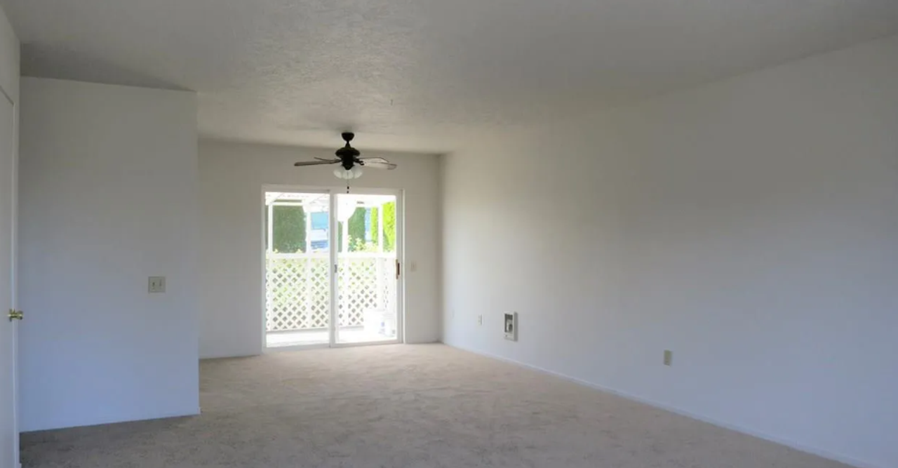 506 Ne Dallas Ct - Photo 3 of 22