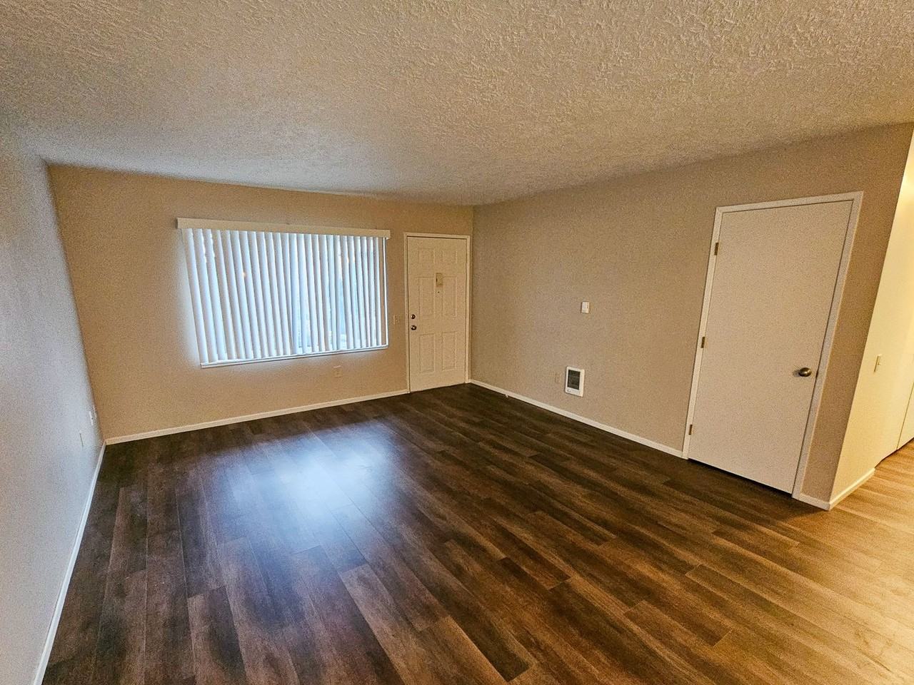 506 Ne Dallas Ct - Photo 6 of 22