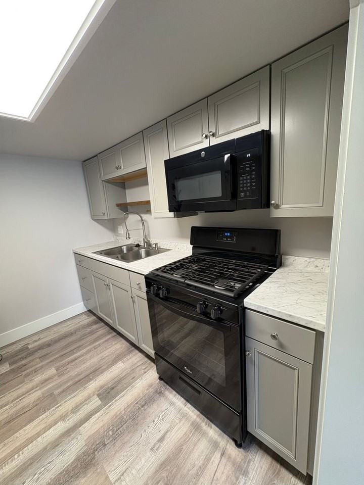 15 1/2 Jackson St - Photo 5 of 13