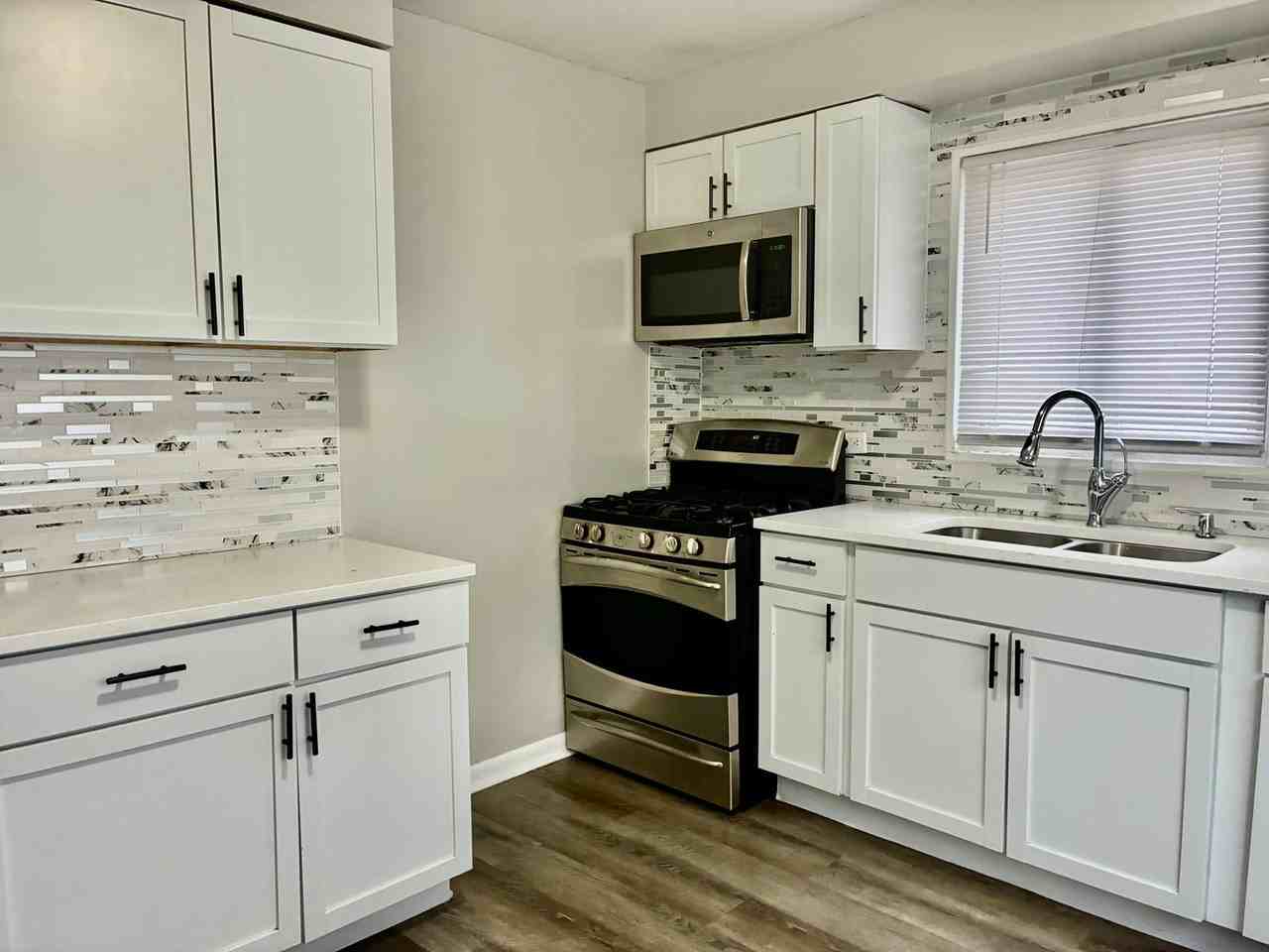 15422 Lincoln Ave - Photo 3 of 15