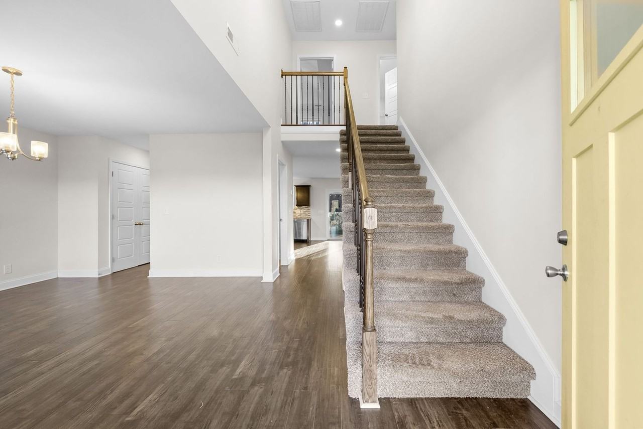 2897 Teakwood Dr - Photo 4 of 39